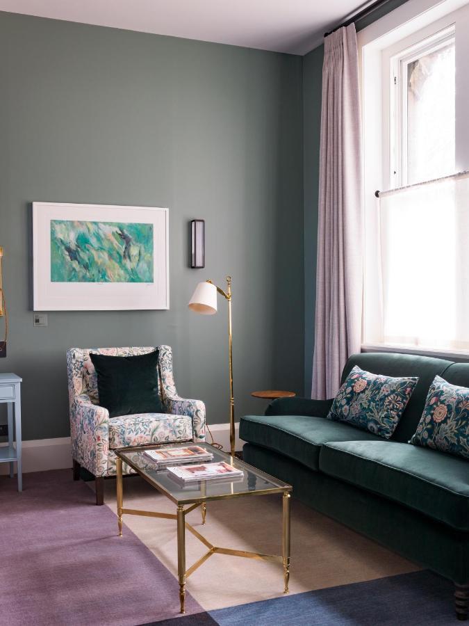 The Observatory Hotel Крайстчерч Екстер'єр фото A living room with a green sofa