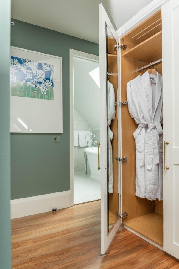 The Observatory Hotel Крайстчерч Екстер'єр фото A bathrobe hanging on a door